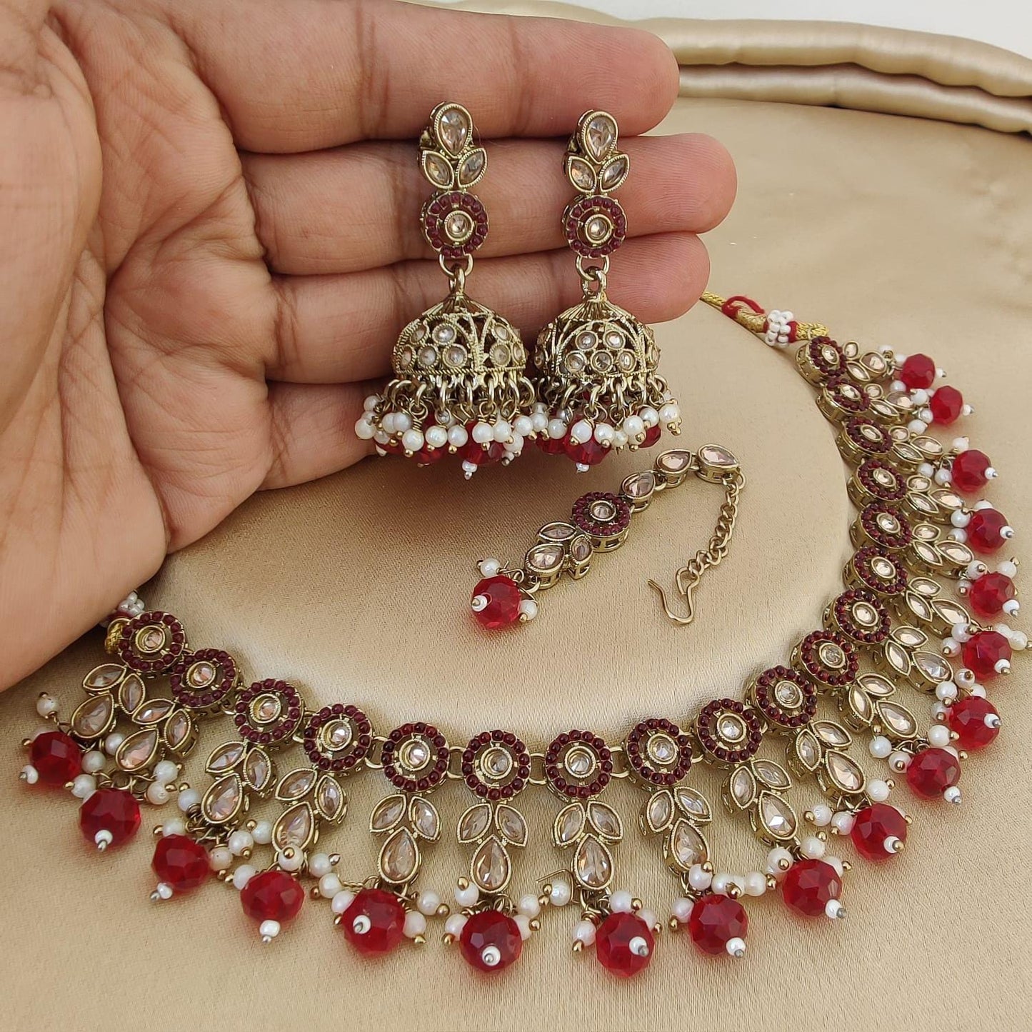 Delicate kundan set