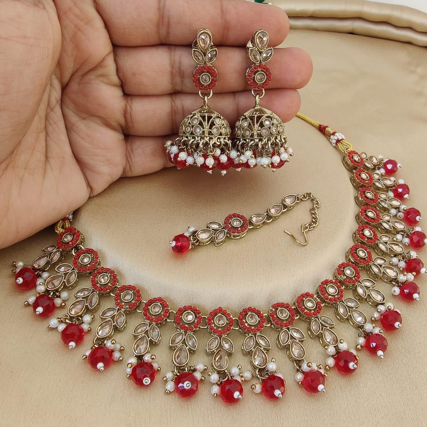 Delicate kundan set