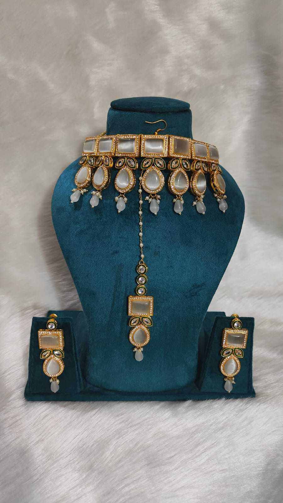 Monalisa Choker Set