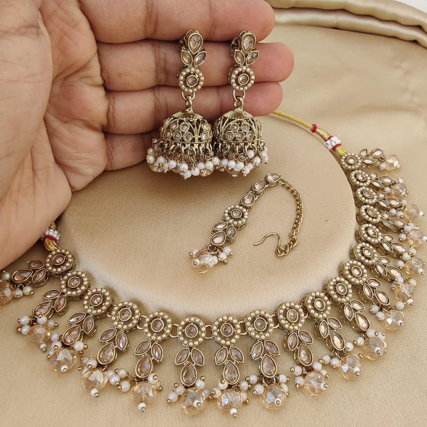 Delicate kundan set