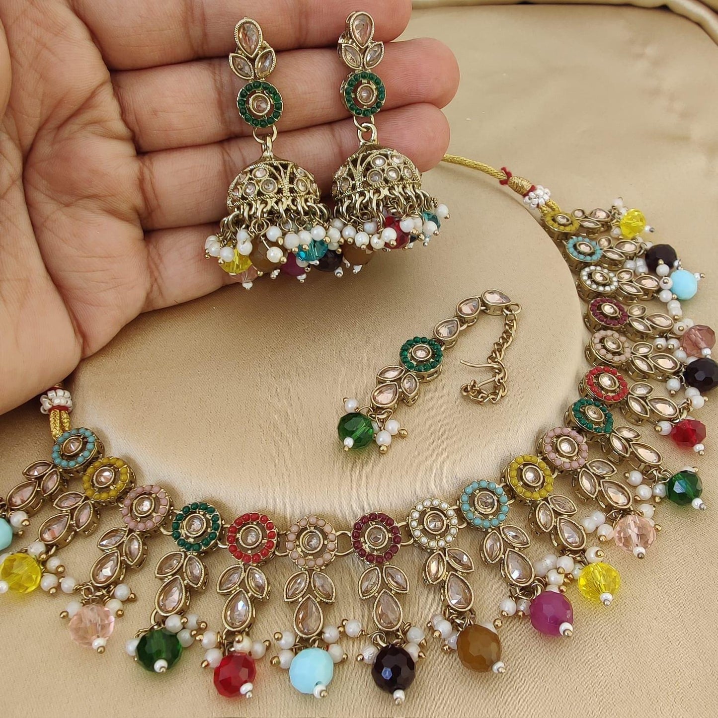 Delicate kundan set