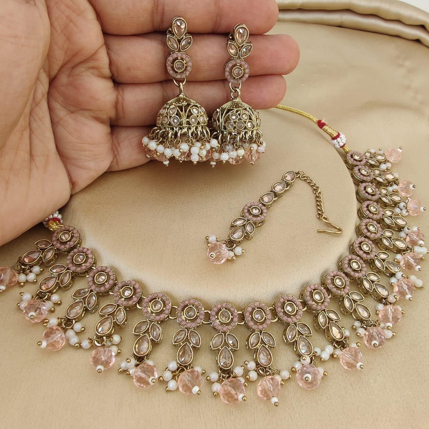 Delicate kundan set