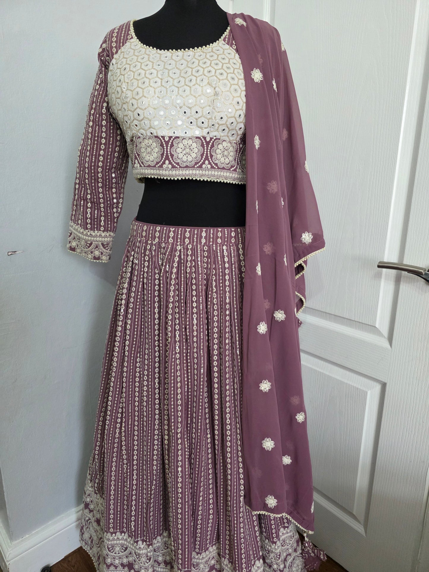 Lucknowi Lehenga