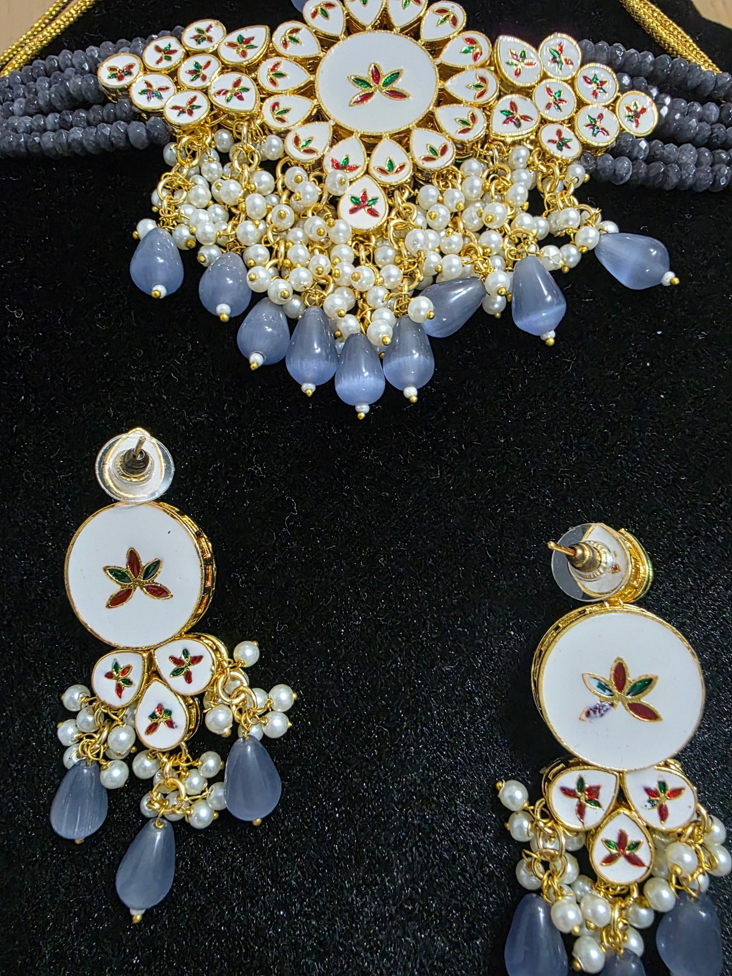 Grey Kundan set