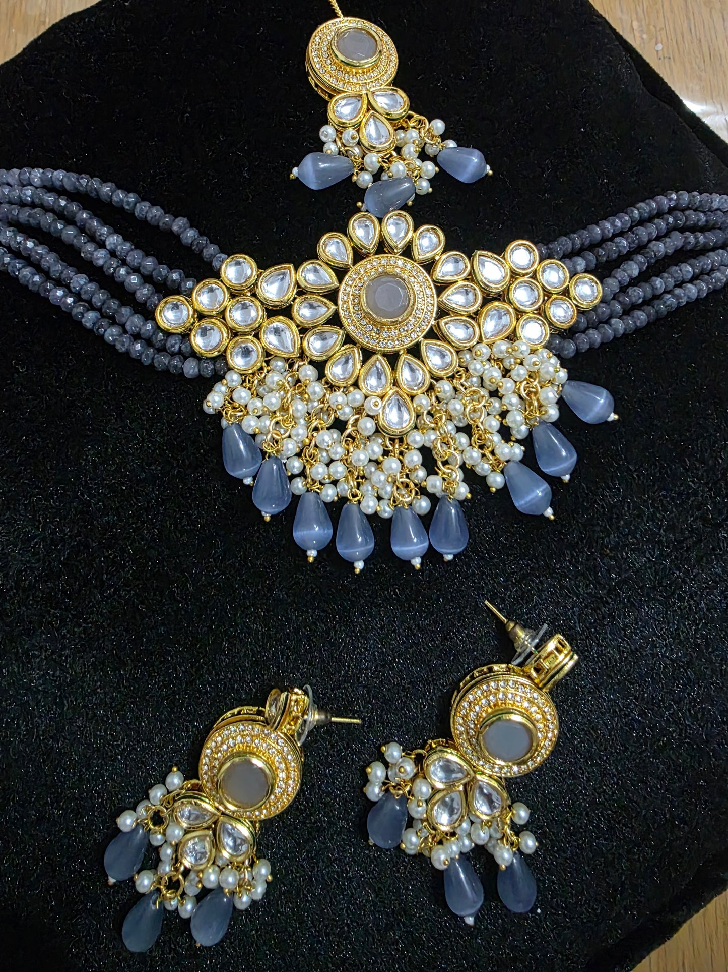 Grey Kundan set