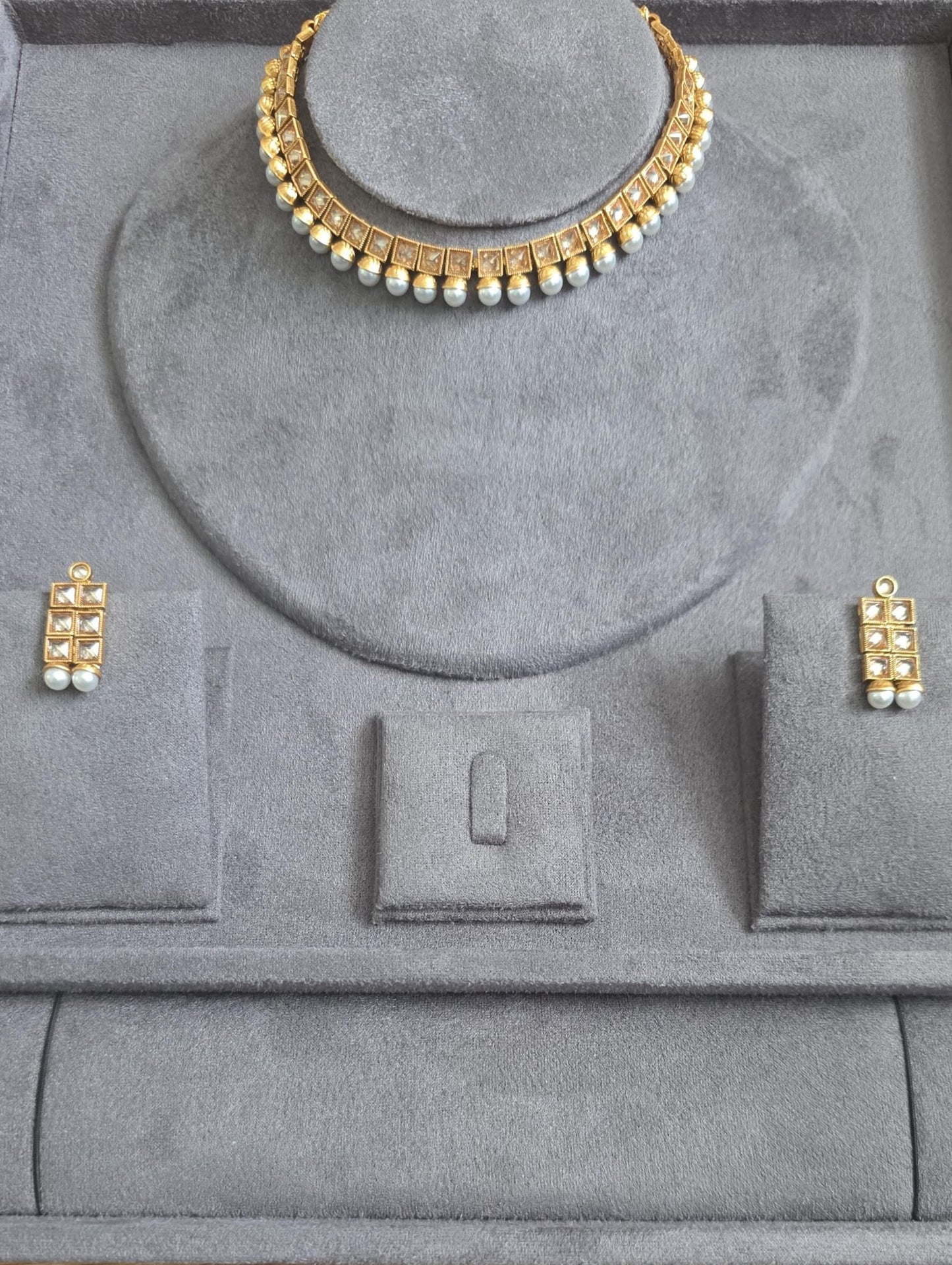 Delicate Kundan Set