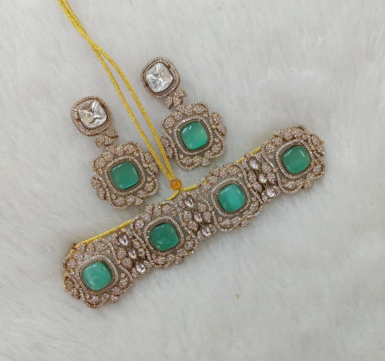 Green Elegant Gemstone Choker