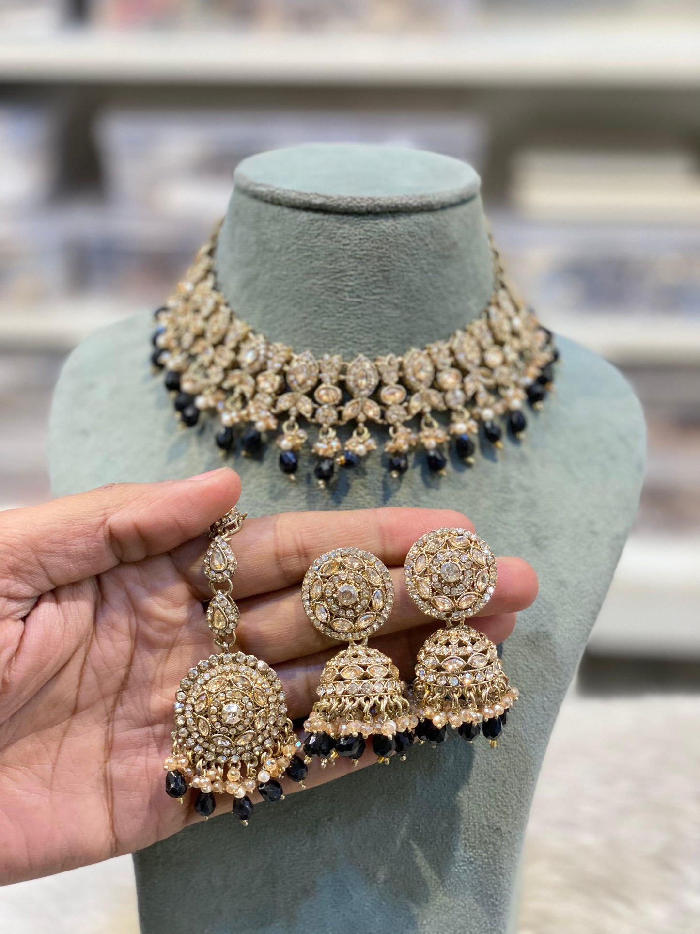Black
Kundan Choker Necklace Set with Black Beads and Matching Jhumka Earrings – Indian Bridal Jewellery | Kanishma Sarees (Kanishma Collection)