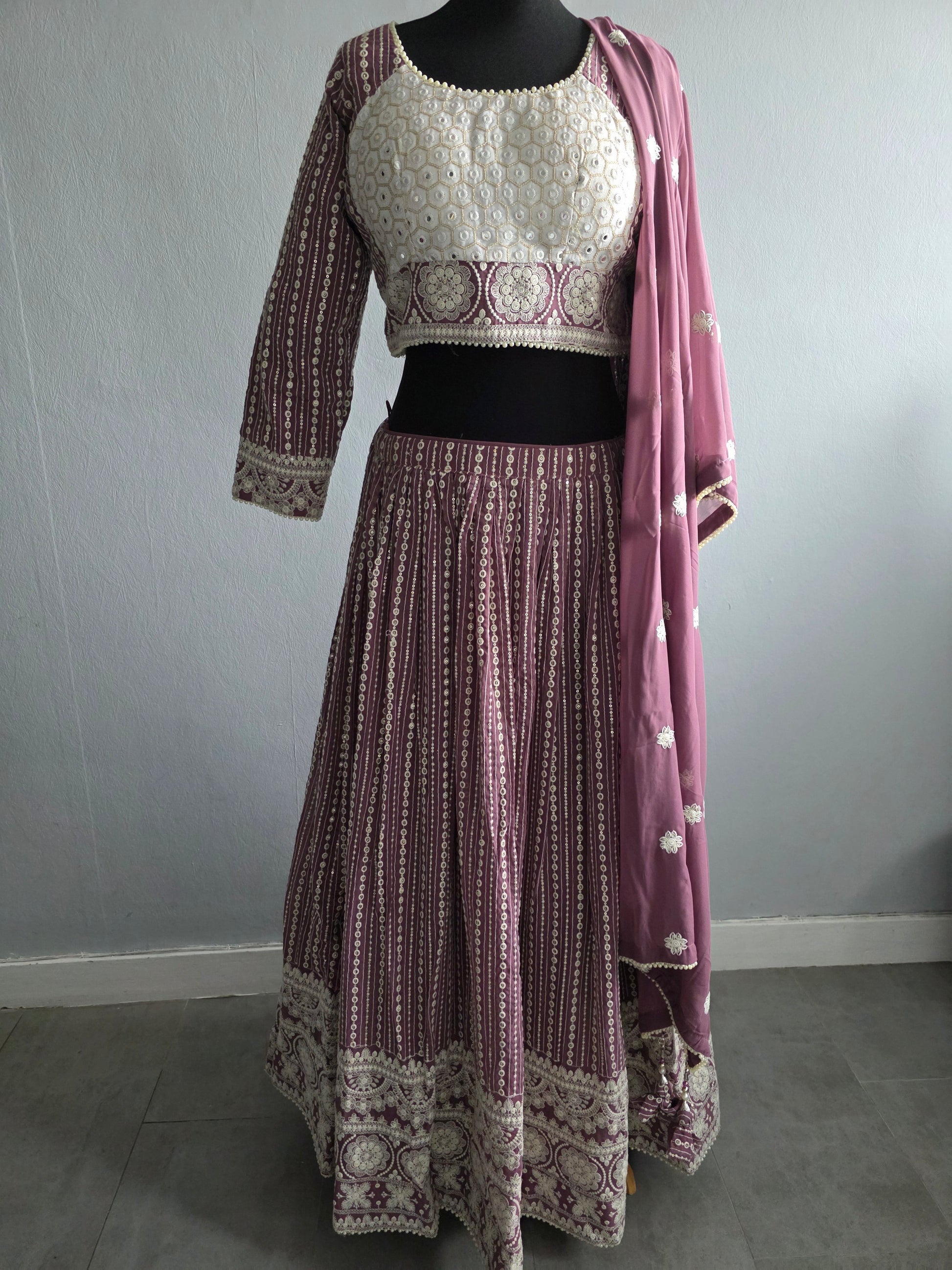 Lucknowi Lehenga 