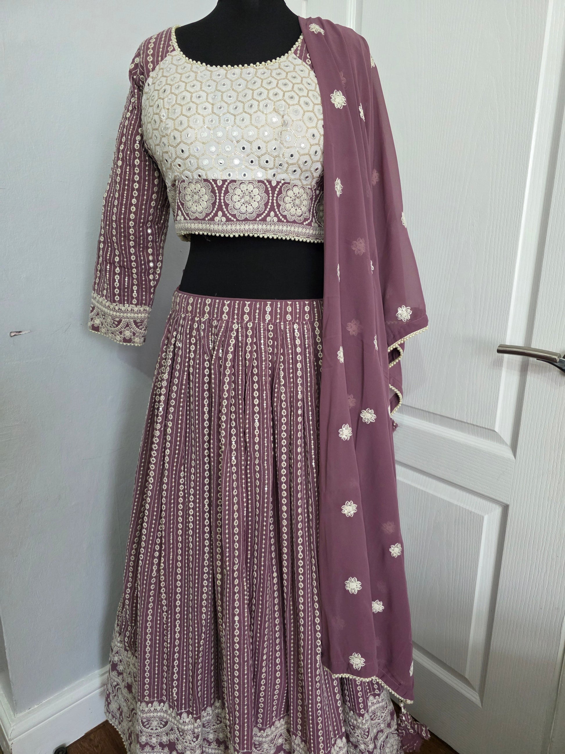 Lucknowi Lehenga 