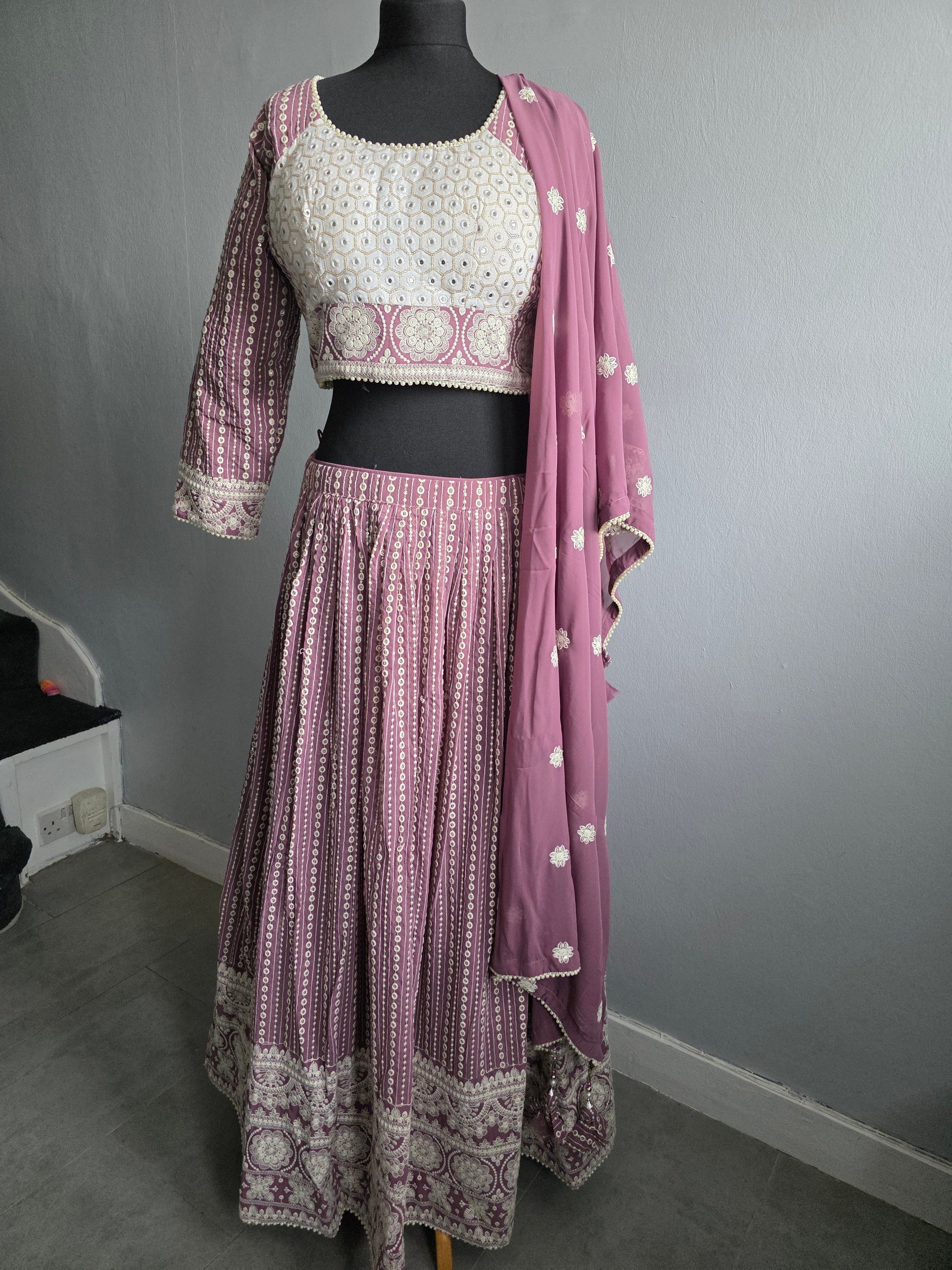 Lucknowi Lehenga 