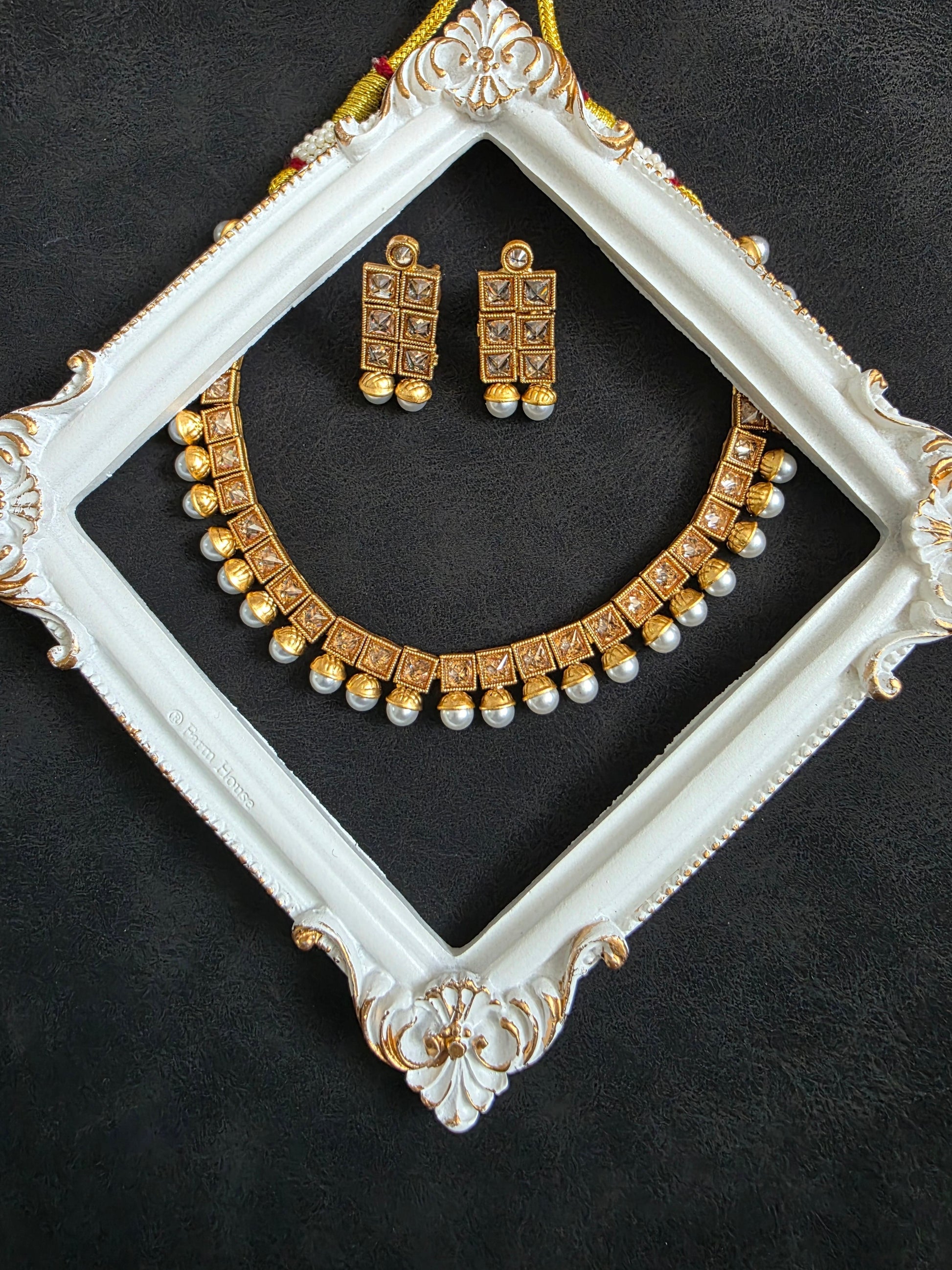 Delicate Kundan Set
