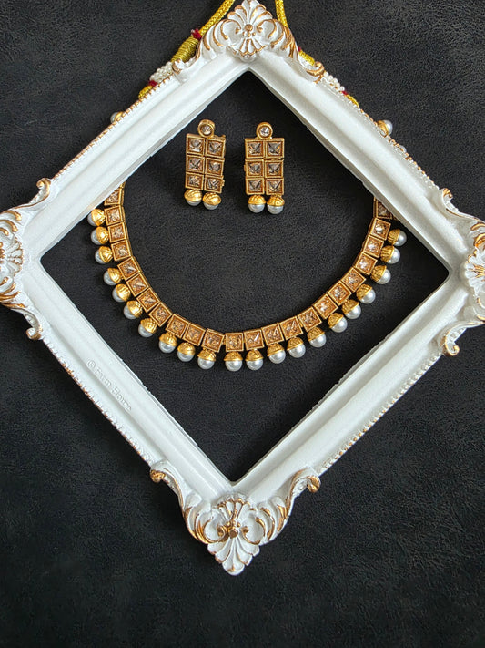 Delicate Kundan Set